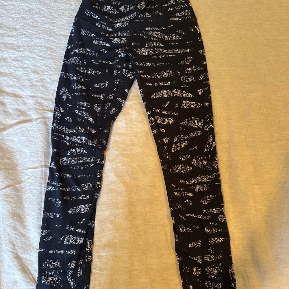 Lululemon athletic leggings size 4